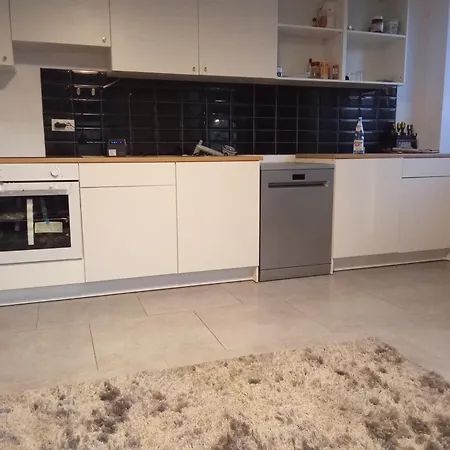 Topflat Mit Kueche I Gratis Parkplatz I Zwei Schlafzimmer I Zentrumnah 아파트 *