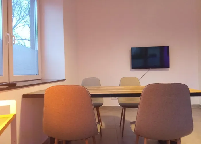 Topflat Mit Kueche I Gratis Parkplatz I Zwei Schlafzimmer I Zentrumnah *