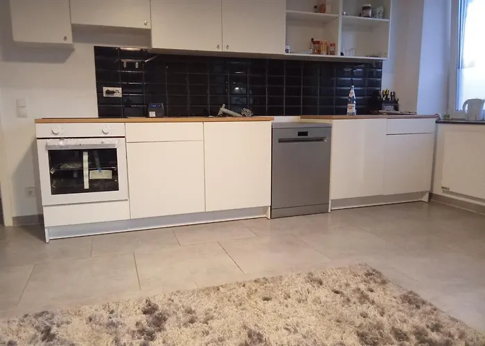 Topflat Mit Kueche I Gratis Parkplatz I Zwei Schlafzimmer I Zentrumnah Apartman *