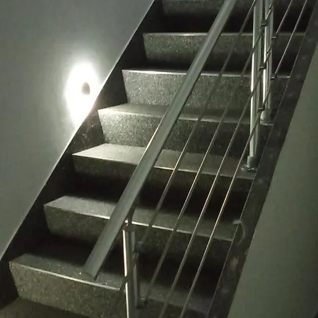 Topflat Mit Kueche I Gratis Parkplatz I Zwei Schlafzimmer I Zentrumnah *